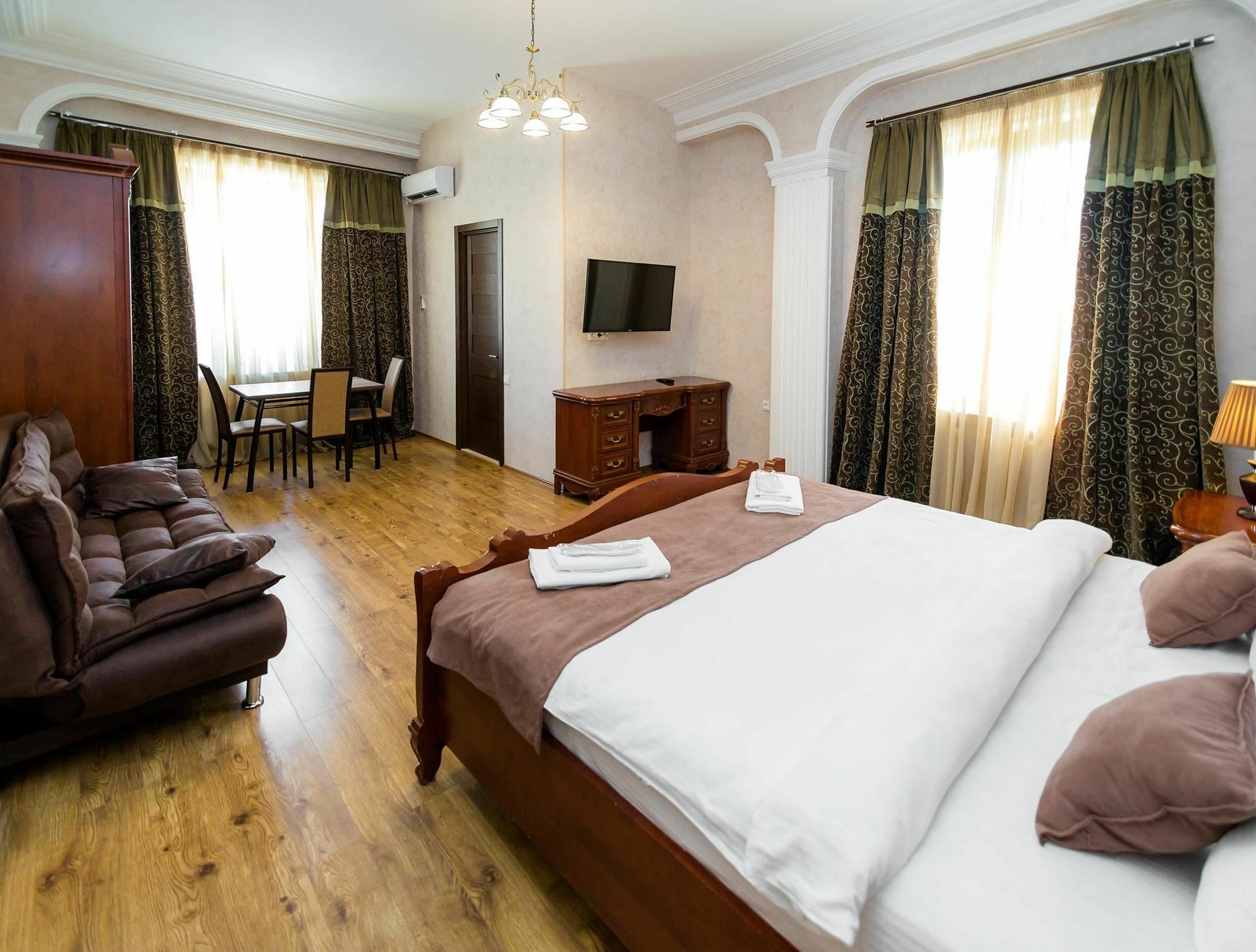 Elia Palace Hotel Tbilisi Eksteriør bilde
